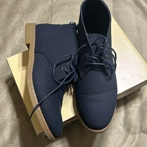 Women’s lace up shoe! 🌺🌺🌺